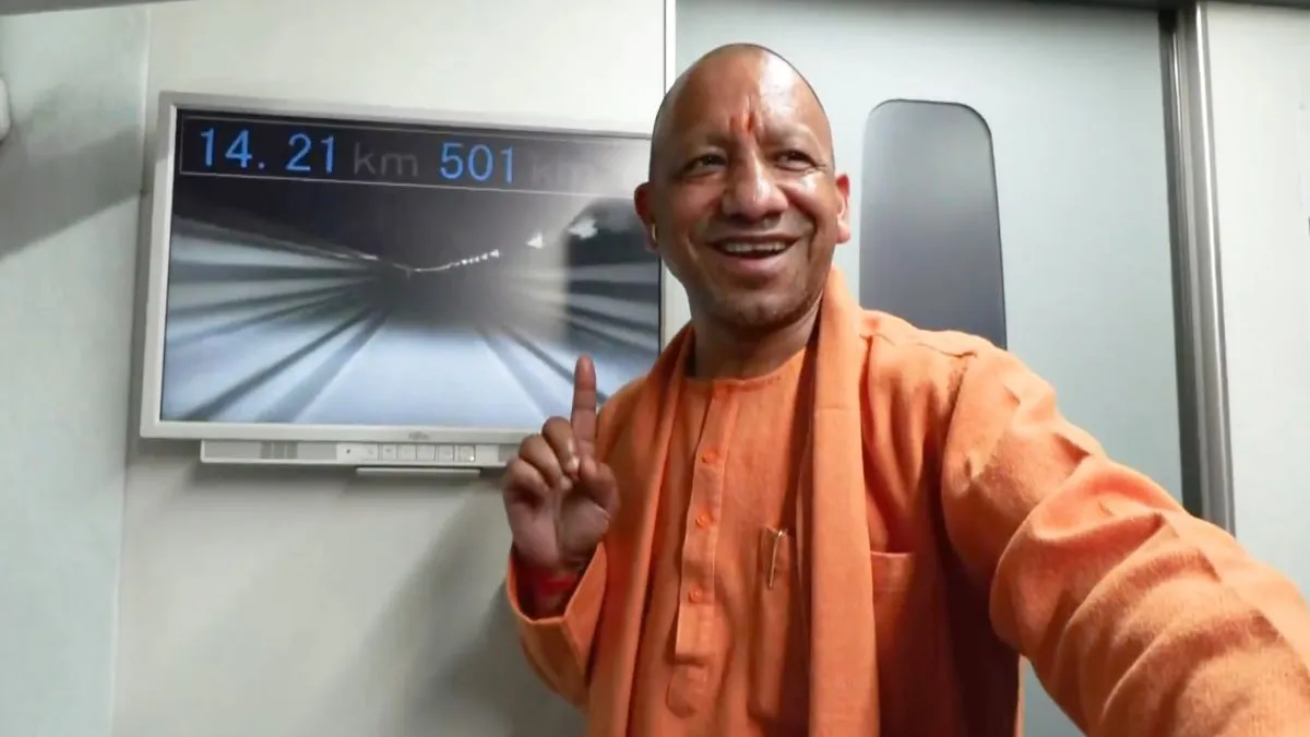 उत्तर प्रदेश के मुख्यमंत्री योगी आदित्यनाथ ने जापान में दुनिया की सबसे उन्नत SC मैग्लेव ट्रेन में रोमांचक टेस्ट राइड ली।