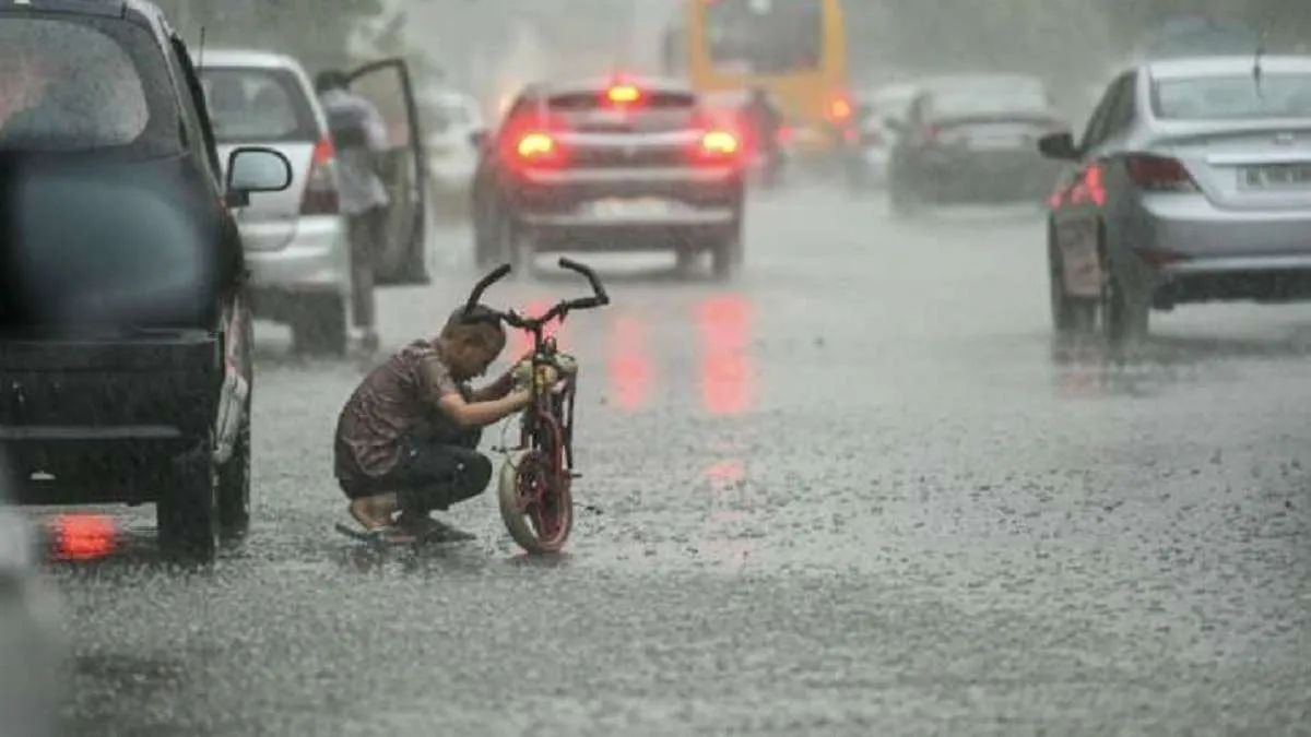 देशभर में बदलेगा मौसम: दिल्ली-यूपी सहित कई राज्यों में आंधी-बारिश का अलर्ट, कुछ इलाकों में हीटवेव का खतरा