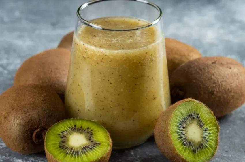  कीवी का जूस पीने के फायदे: इम्यूनिटी बढ़ाने से लेकर दिल और आंखों की सेहत तक फायदेमंद