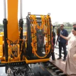 मुख्यमंत्री रेखा गुप्ता ने नजफगढ़ ड्रेन की सफाई के लिए उभयचर मशीनों को दिखाई हरी झंडी