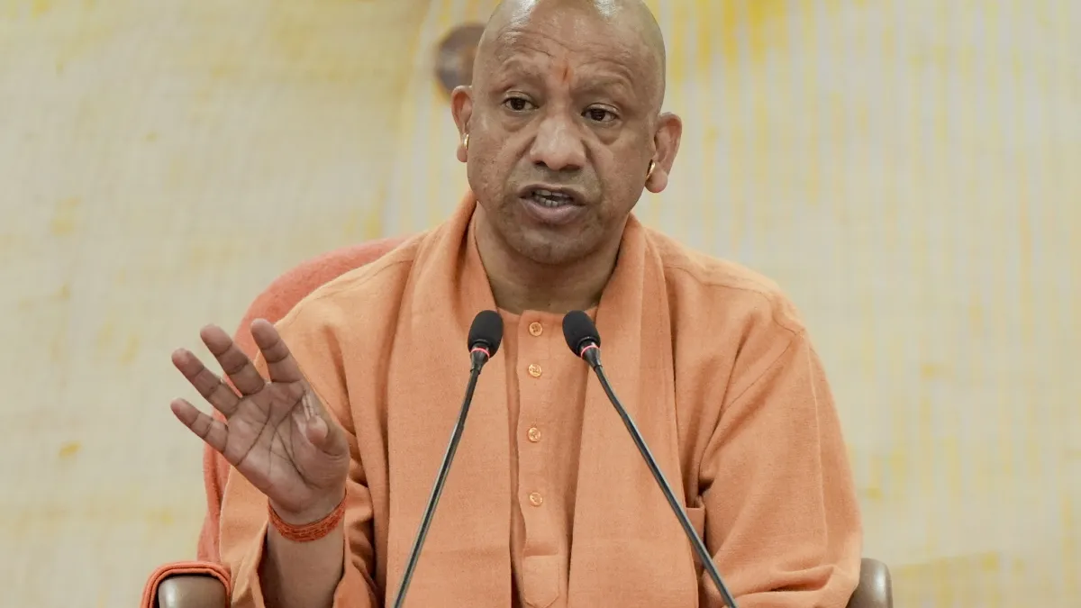 भर्ती परीक्षाओं में विवादित सवालों पर सख्त हुए सीएम योगी, सभी बोर्डों को दिए कड़े निर्देश