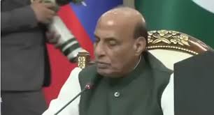 रक्षा मंत्री राजनाथ सिंह का पाकिस्तान पर हमला: आतंकवाद को मिल रही राजनीतिक शह पर जताई चिंता