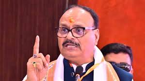 डिप्टी CM बृजेश पाठक के चार्टर्ड प्लेन में तकनीकी खराबी, टेकऑफ से पहले इंजन से निकला धुआं