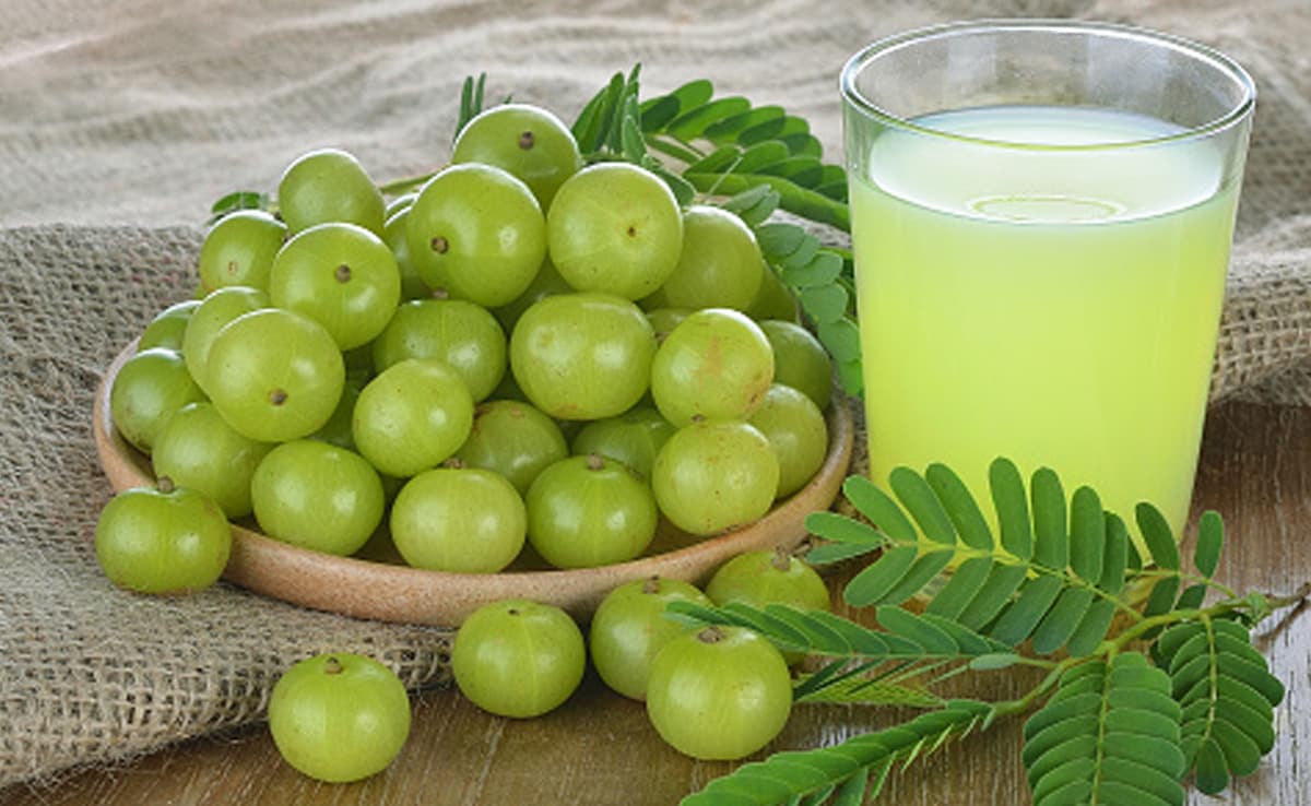 आंवला जूस के फायदे: इम्यूनिटी से वेट लॉस तक, सेहत के लिए क्यों है फायदेमंद