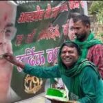 लालू यादव के जन्मदिन पर JCB पर केक काटना पड़ा भारी, गिर पड़े RJD नेता; वीडियो वायरल