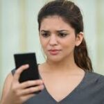 फोन कॉल से क्यों बचती है Gen Z? जानिए क्या है टेलीफोबिया और इसके पीछे की वजह
