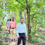 नक्सलमुक्त इलाके में बदलाव की तस्वीर: इंद्रावती पार कर 8 किमी पैदल गांव पहुंचे कलेक्टर, सुनी ग्रामीणों की समस्याएं