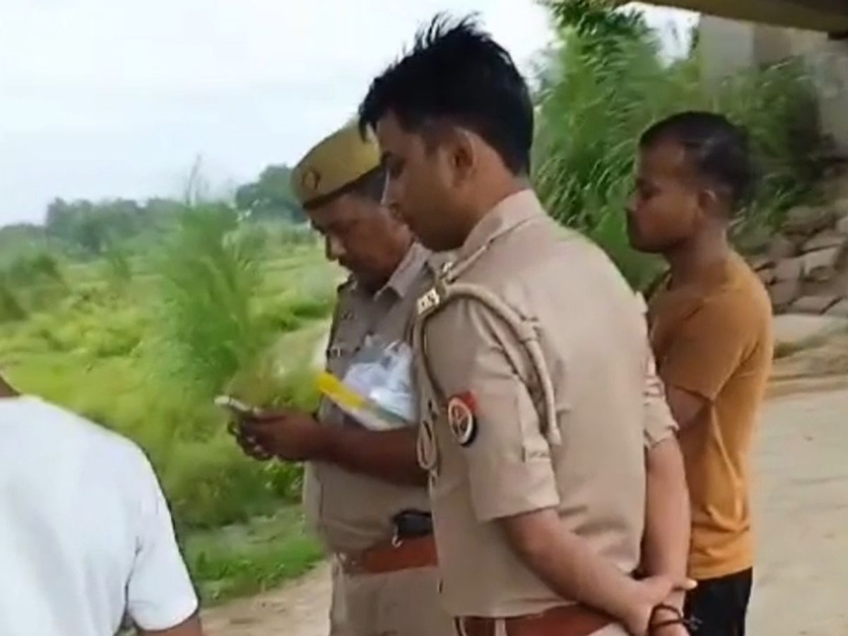 मऊ में हाईवे पुल के नीचे मिला सिर कटा शव, 100 मीटर दूर मिला सिर; कृत्रिम पैर बना पहचान का अहम सुराग