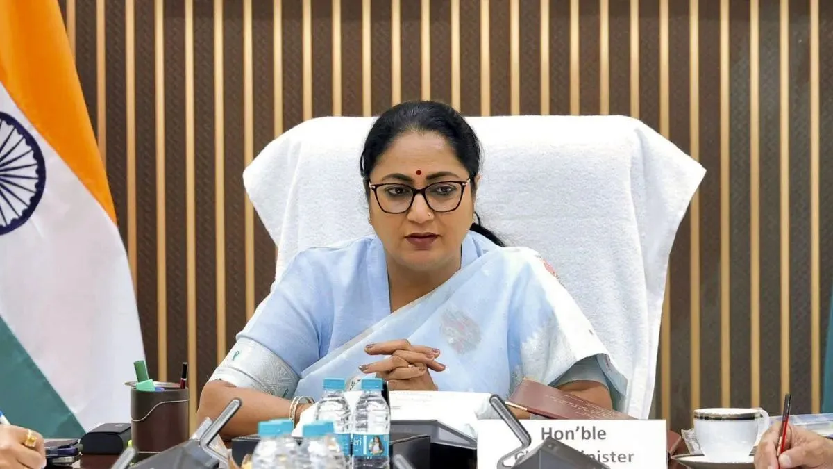 दिल्ली सरकार ने ‘PARIVARTAN’ योजना को दी मंजूरी, पुराने ट्रक-बस हटाने पर मिलेंगे बड़े फायदे