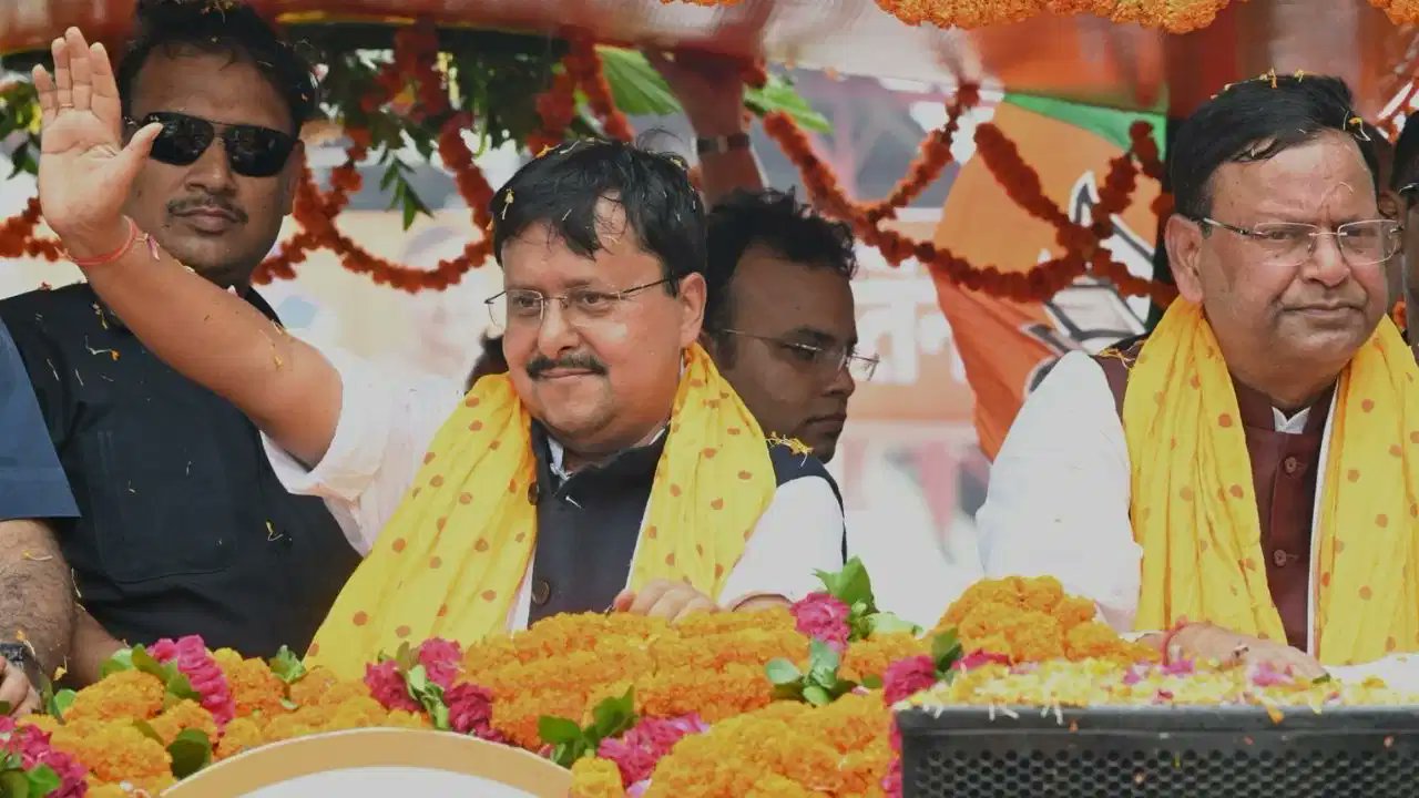 यूपी चुनाव 2027 से पहले सियासी हलचल तेज, भाजपा ने सहयोगियों के साथ बनाई रणनीति; सपा-कांग्रेस में सीटों पर खींचतान