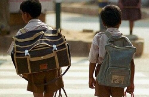 90 के दशक के स्कूल बैग की यादें: स्टील टिफिन से लेकर कॉमिक्स तक, मासूमियत से भरा बचपन