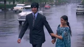अमिताभ बच्चन का वो आइकॉनिक गाना, जो स्टूडियो नहीं बल्कि असली बारिश में हुआ था शूट