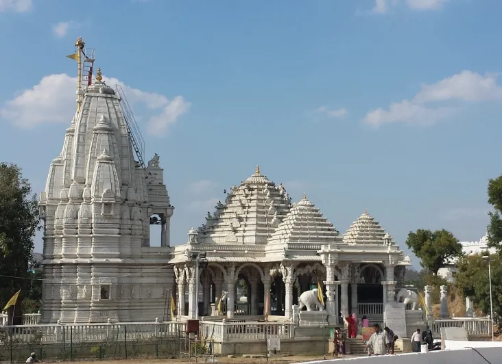 क्या देश के सभी मंदिरों के लिए होनी चाहिए एक समान व्यवस्था? जानिए पक्ष, विपक्ष और संविधान क्या कहता है