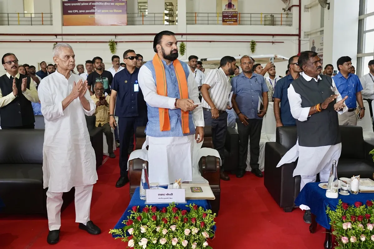 बिहार में हेली-पर्यटन सेवा शुरू, CM सम्राट चौधरी ने दिखाई पहली उड़ान को हरी झंडी; ₹2,100 में मिलेगा ‘पटना स्काईलाइन’ का अनुभव
