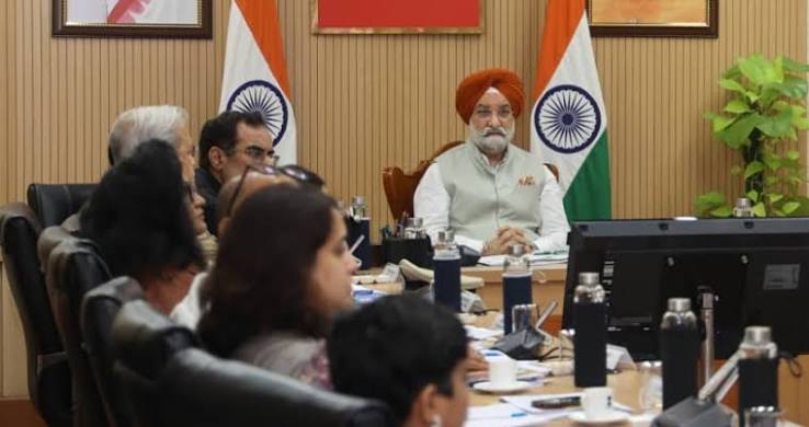 दिल्ली में लंबित भूमि आवंटन मामलों का समाधान, शिक्षा-स्वास्थ्य से लेकर मेट्रो और सुरक्षा परियोजनाओं को मिली रफ्तार
