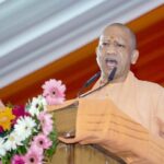 गोरखपुर में गरजे सीएम योगी: ‘बूथ जीता तो चुनाव जीता’, माफिया और विपक्ष पर साधा निशाना