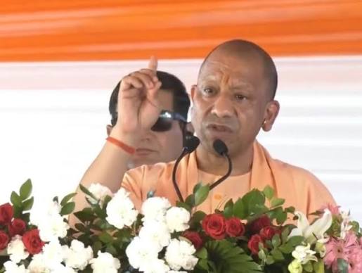 अयोध्या में सीएम योगी का सपा-कांग्रेस पर बड़ा हमला, बोले- ‘हनुमानगढ़ी की सीढ़ियों पर नमाज पढ़ाने का पाप किया’