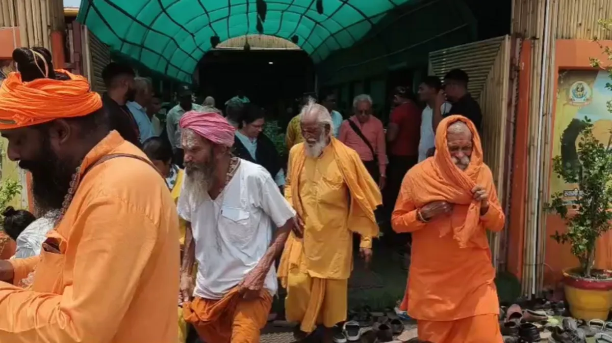 मथुरा में 6 दिसंबर को कार सेवा का ऐलान, श्रीकृष्ण जन्मस्थान मंदिर निर्माण को लेकर संत समाज का बड़ा फैसला