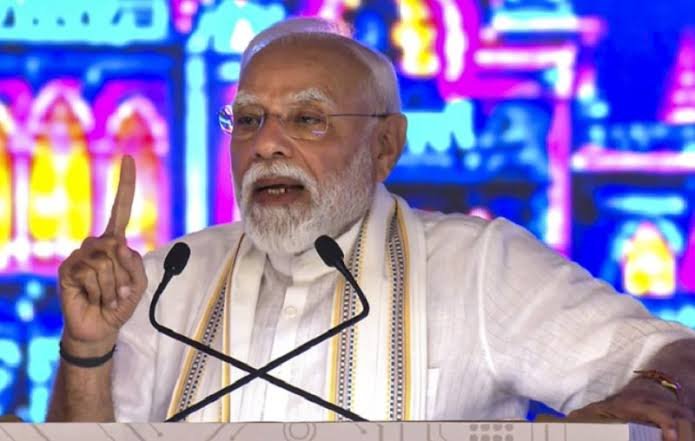 वडोदरा में PM मोदी का मेगा शो, 35 हजार करोड़ की परियोजनाओं का उद्घाटन-शिलान्यास; Gen-Z से किया संवाद