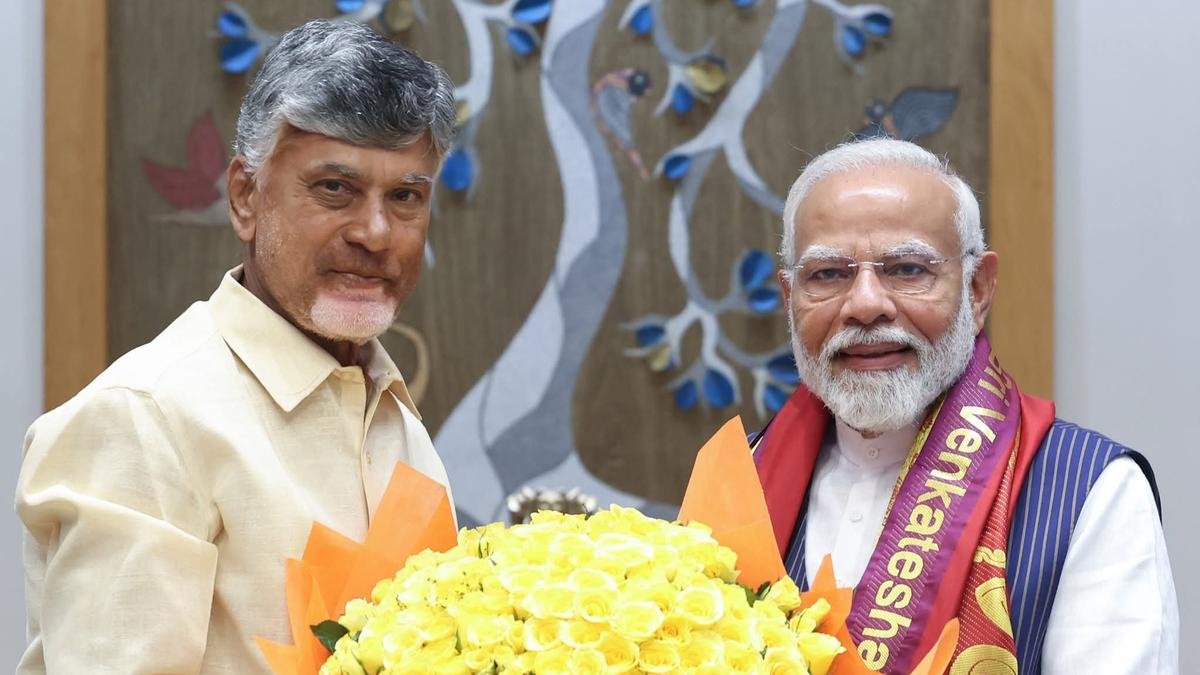 PM Modi के जनसेवा में 25 साल पूरे, NDA नेताओं ने दी बधाई; चंद्रबाबू नायडू बोले- भारत भाग्यशाली है